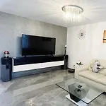 Luxury Mit Grossem Bett Und Schlafsofa Luxurioes Ausgestattet Mit Schoene Terrasse Und Garten! アパート Gießen