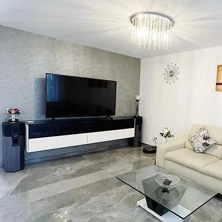 Luxury Mit Grossem Bett Und Schlafsofa Luxurioes Ausgestattet Mit Schoene Terrasse Und Garten! Apartment Giessen