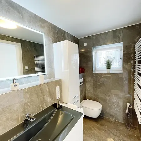 Luxury Mit Grossem Bett Und Schlafsofa Luxurioes Ausgestattet Mit Schoene Terrasse Und Garten! Apartment Giessen