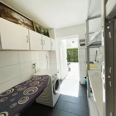 Apartment Luxury Mit Grossem Bett Und Schlafsofa Luxurioes Ausgestattet Mit Schoene Terrasse Und Garten!