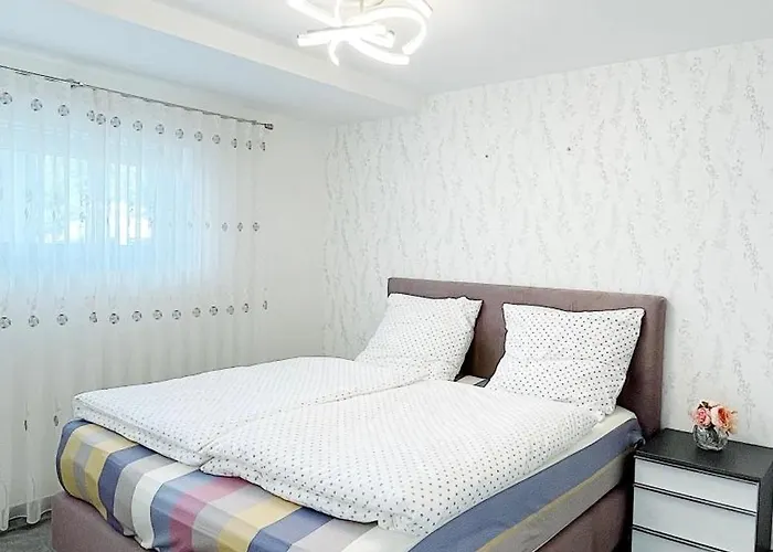 Apartman Luxury Mit Grossem Bett Und Schlafsofa Luxurioes Ausgestattet Mit Schoene Terrasse Und Garten! Gießen