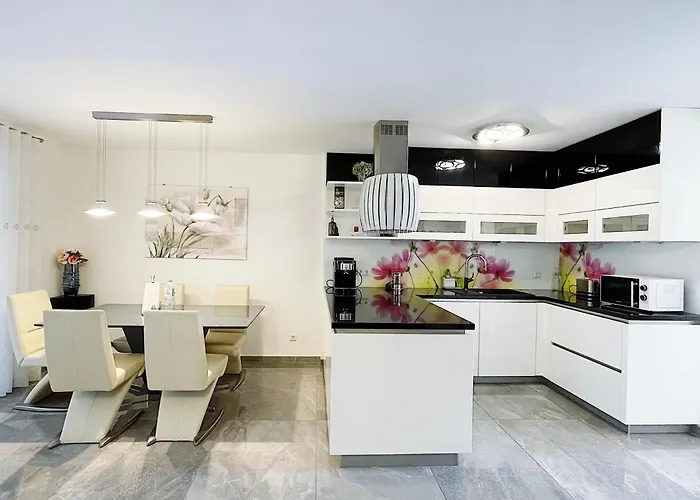 Luxury Mit Grossem Bett Und Schlafsofa Luxurioes Ausgestattet Mit Schoene Terrasse Und Garten! * Gießen