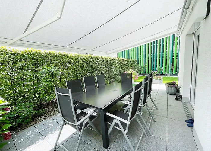 Luxury Mit Grossem Bett Und Schlafsofa Luxurioes Ausgestattet Mit Schoene Terrasse Und Garten! *