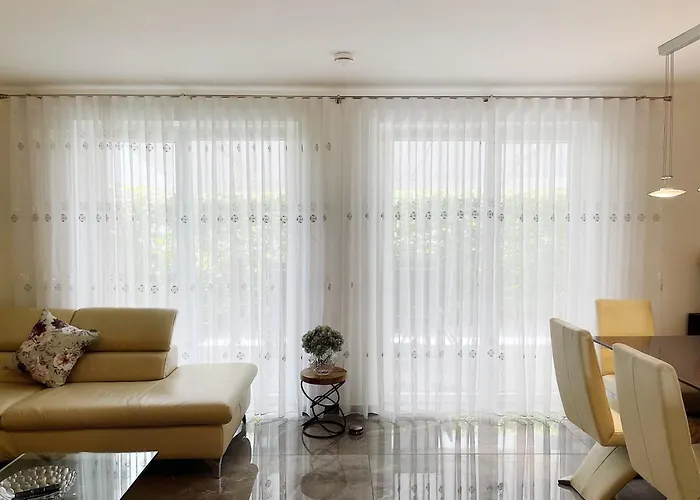 Luxury Mit Grossem Bett Und Schlafsofa Luxurioes Ausgestattet Mit Schoene Terrasse Und Garten! Apartman Gießen